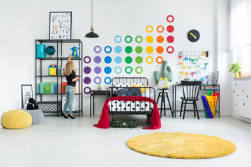 Girl tidying her room © Photographee.eu