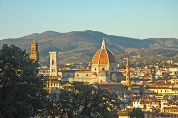 Fototapeta na wymiar Firenze al tramonto dal giardino Bardini