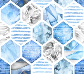 Afwasbaar behang blauwe geometrische naadloze patroon op witte achtergrond. Abstracte aquarel zeshoek met monstera bladeren, strepen. grunge textuur. Handgeschilderde zomer illustratie. Mariene stijl © lisima