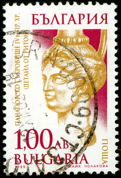 Ukraine - circa 2018: A postage stamp printed in Bulgaria shows drawing Head as a Pot Belly. Series: Thracian gold treasure of Panagurishte. Circa 1999.