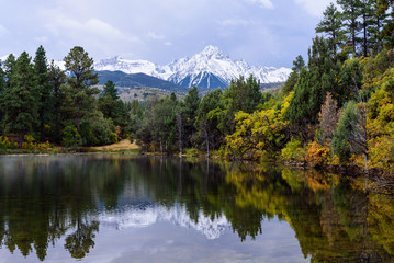 Fototapeta na wymiar Beautiful and Colorful Colorado Rocky Mountain Autumn Scenery - San Juan Mountains With Lake and Autumn Color