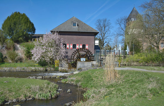 Wasserm&uuml;hle und Burg in Br&uuml;ggen am Niederrhein,Rheinland,Nordrhein-Westfalen,Deutschland