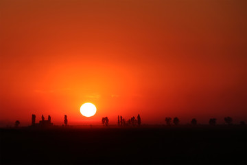 Fototapeta na wymiar Sunset with red sky and horizon