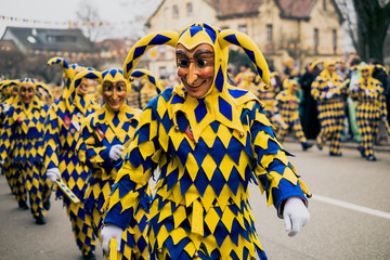 fastnacht umzug narr gelb blau 10