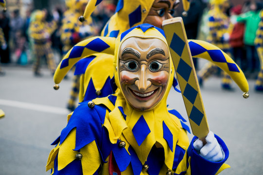 fastnacht umzug narr gelb blau 12