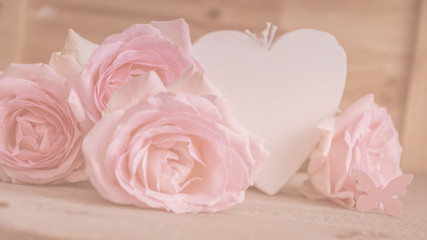 Romantische Dekoration mit Rosen und Herz,  beschreibbar
