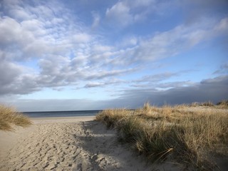 Strandzugang an die Ostsee vorbei an Dünen