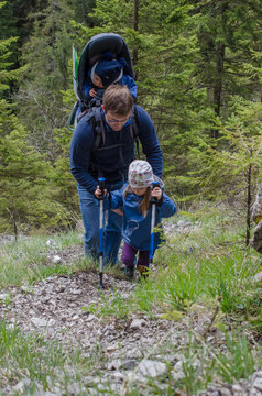 Family hike along the mountain path