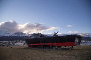 Obraz premium Warship in Ushuaia Argentina
