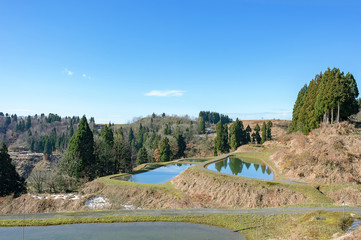 新潟県長岡市の山間部稲作地帯山古志、初冬の千枚田・棚田・棚池の風景