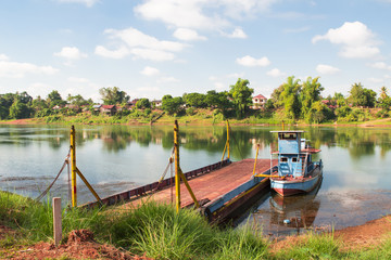 Obraz premium A stop boat after done new bridge