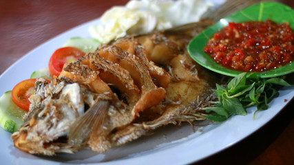 Fried Gourami, vegetables and chili sauce.