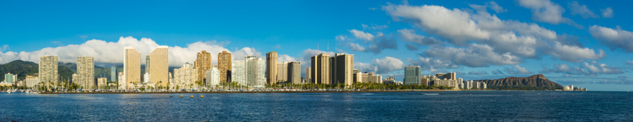 Fototapeta premium Panoramic view of entire Waikiki beach, Hawaii