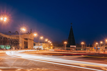 Fototapeta na wymiar Night city square with traffic on the road