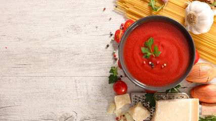 tomato sauce and ingredient
