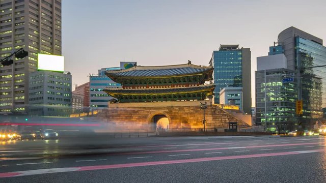 Timelapse video of Namdaemun Gate with seoul traffic street at night in Seoul, South Korea Time Lapse 4K