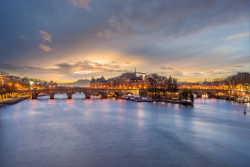 Obraz premium Pont Neuf in central Paris, France.