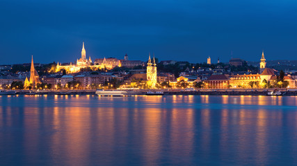 Fototapeta na wymiar Buda side across Danube at night
