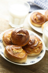 Cinnamon rolls with marzipan filling