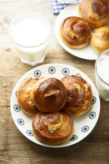Cinnamon rolls with marzipan filling