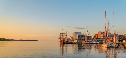 Panoramic view of Halifax in the Early Morning - obrazy, fototapety, plakaty