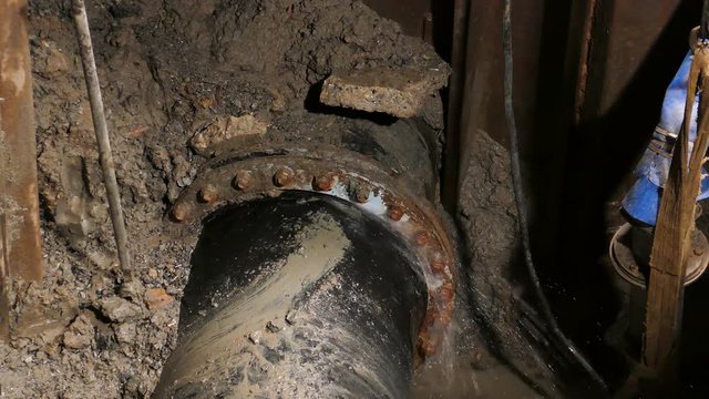 Water pipe 800 mm diameter PN10  broken at flange pipe, stubend