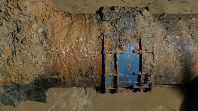cast iron water pipe 700 mm diameter cracked, settlement