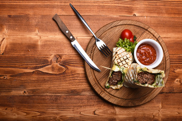 Flatbread with pork or chicken filling and red chili sauce.