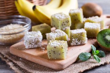 Marmalade sweet to tea with kiwi