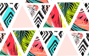 Foto op Plexiglas Watermeloen Hand getekende vector abstracte ongebruikelijke zomertijd decoratie collage naadloze patroon met watermeloen, Azteekse en tropische palm bladeren motief geïsoleerd op een witte achtergrond