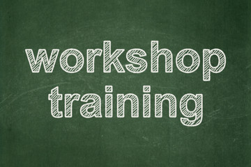 Obraz premium Education concept: text Workshop Training on Green chalkboard background