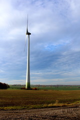 Fototapeta na wymiar wind turbine on a field