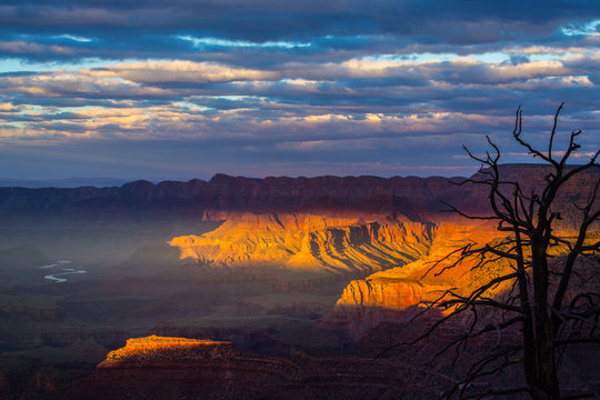 Dramatic sunset scenery in the Grand Canyon, Arizona