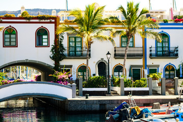 Colourful port with palm trees Puerto De Mogan on Gran Canaria island. - obrazy, fototapety, plakaty