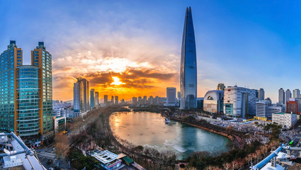 Coucher de soleil crépusculaire à la rivière han Séoul Corée