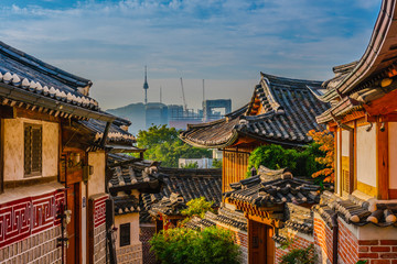 Fototapeta na wymiar Bukchon Hanok Village in Seoul, South Korea
