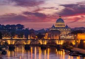 Fototapete Brücken Blick auf die Brücke und die Vatikanstadt bei Sonnenuntergang. Rom, Italien