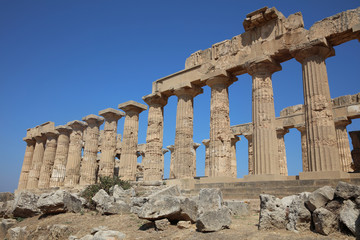 Obraz premium The Temple of Hera (Temple E) at Selinunte. Sicily. Italy