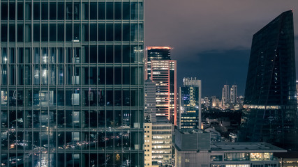 Geschäftsgebäude von Levent, Geschäfts- und Finanzviertel bei Nacht, Istanbul © CanYalicn