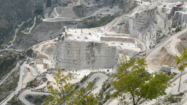 Marmo nelle cave di Carrara nelle Alpi Apuane