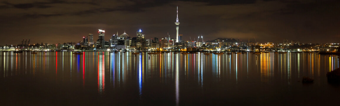 Panoramic view of Auckland city by night  