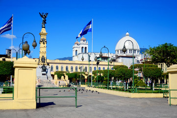 Fototapeta Plaza Libertad in capital of Salvador
 obraz