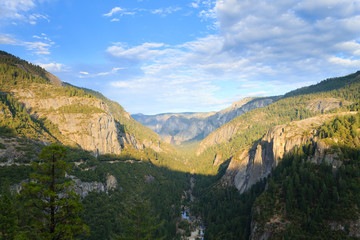 Fototapeta na wymiar Panorama of the Yosemite Valley