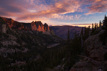 Naklejka premium Sunrise over Odessa Lake valley