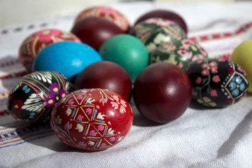 Obraz na płótnie Canvas Painted eggs for Easter, Ukrainian Easter eggs and Easter eggs on the embroidered towel