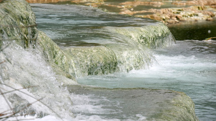 Terme di Saturnia vasche di calcare e acqua termale