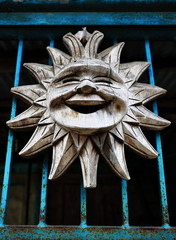 Naklejka premium Smiling sun wood carving-house door in Bocos barangay. Banaue-Ifugao-Philippines. 0075