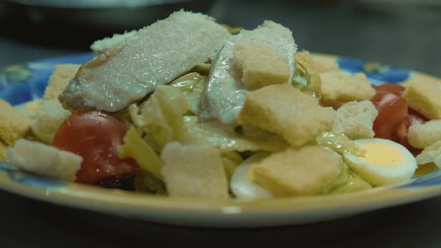 prepares Caesar salad