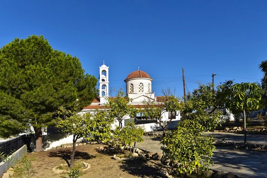 Zypern - Kirche des heiligen Nektarios in Chlorakas
