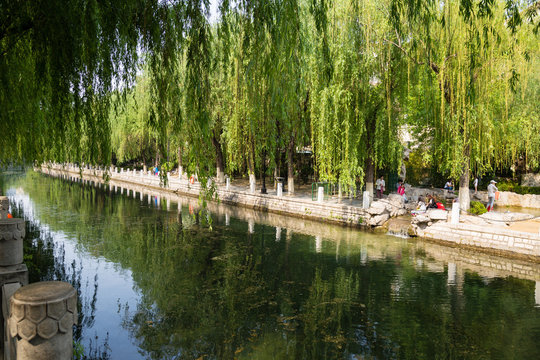 The city Moat that runs around the old city of Jinan, connecting Daming Lake, Quancheng Square and the famous Baotou Spring